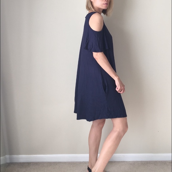 Cutout cold shoulder swing dress. With pockets - Picture 2 of 2