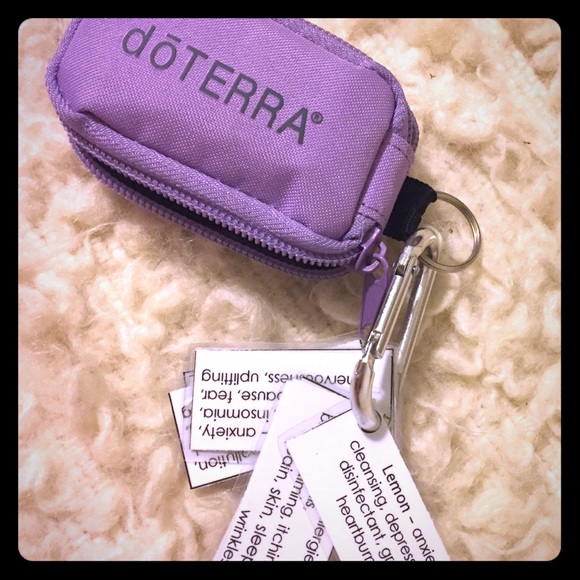 Doterra zip sample keychain with 5 essential oils