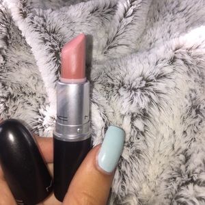 Mac Cosmetics lipstick "Velvet Teddy"
