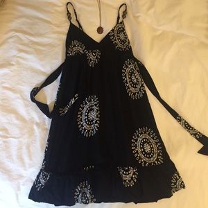 BOHO DRESS 🌸 Black and White 20% off bundles!