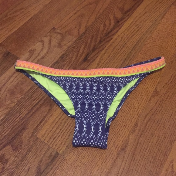 VS Itsy Bottom