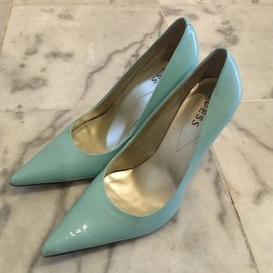Minty green Guess pumps