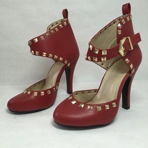 Torrid women's closed toed heels sz 7