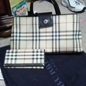 Beautiful almost new Burberry purse and wallet