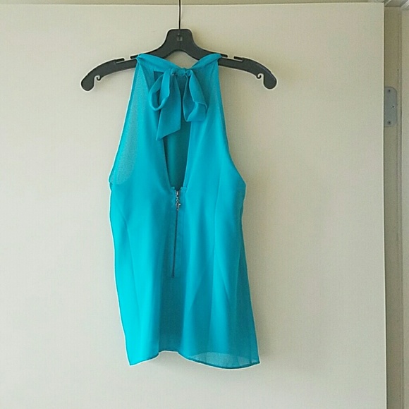 Guess halter top - Picture 2 of 2