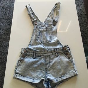Short overalls