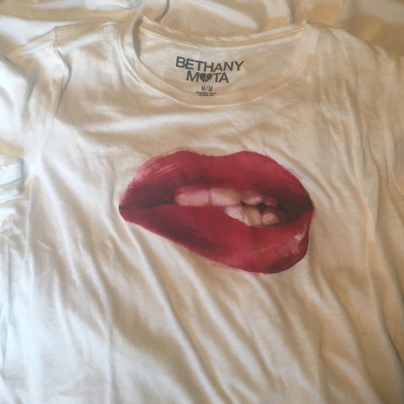 THREE GRAPHIC CROP TEES - Picture 3 of 4