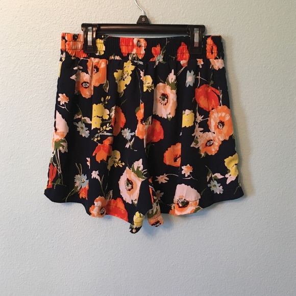 Floral shorts - Picture 2 of 3