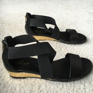 Gold and black sandals SZ 7