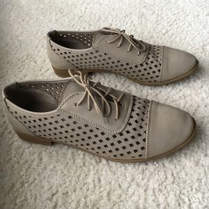 Diamond cutout Oxford flats