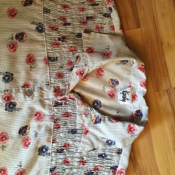 Button Up Top - Picture 2 of 2