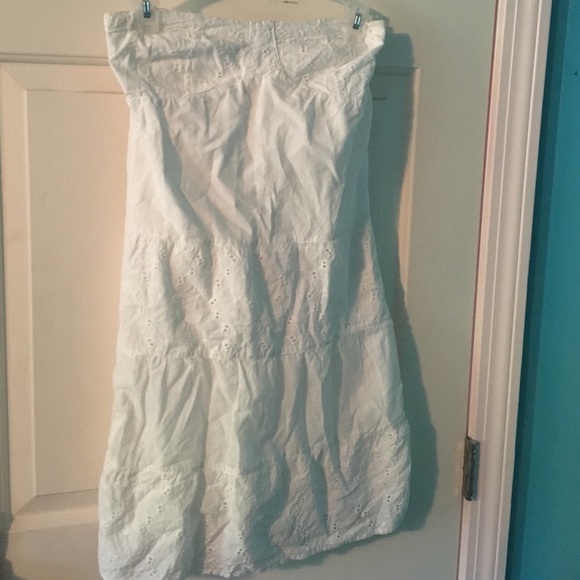 White strapless dress