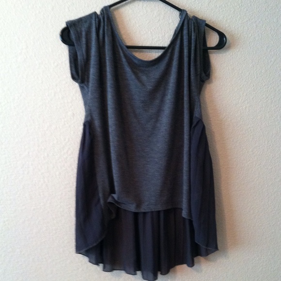 A cute shirt with a flowy back from American eagle