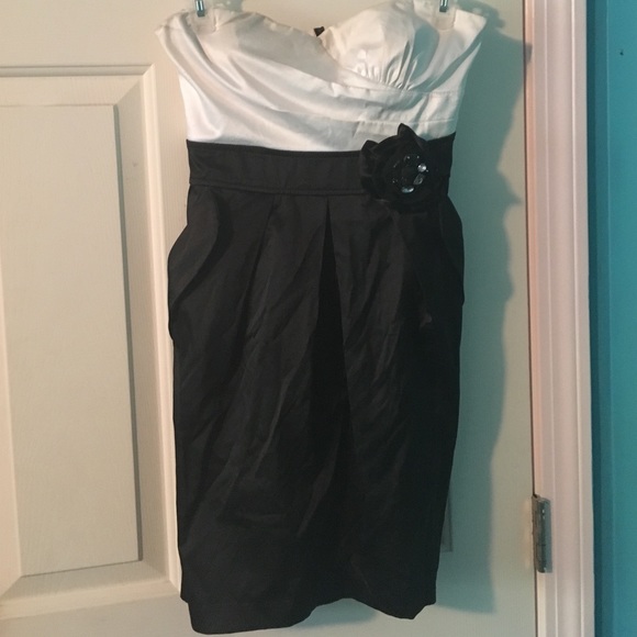Semi formal dress (strapless)