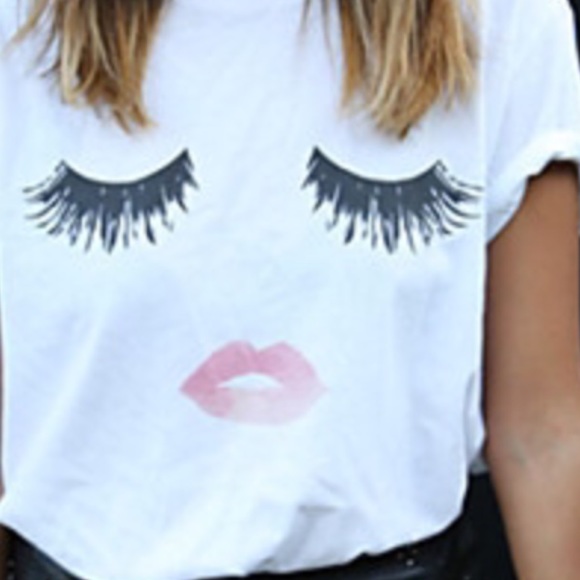 💥Poshfest 2016 H P💥EYELASH & LIPS T-Shirt💋 - Picture 2 of 3