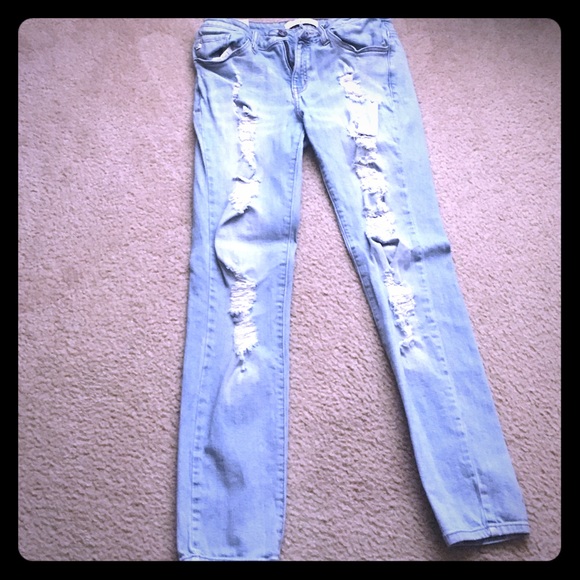 Ripped light blue jeans