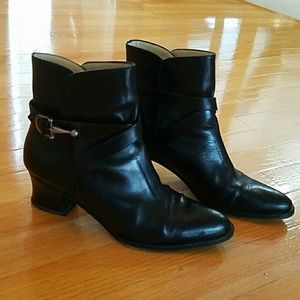 Paloma ankle boots