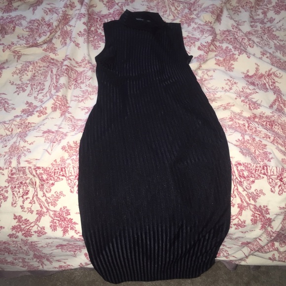 Round neck sleeveless bodycon dress