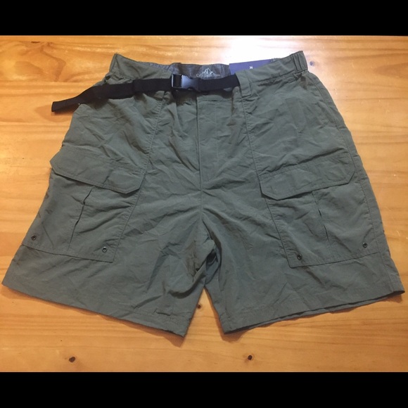 NEW men's shorts size 36 green with black belt