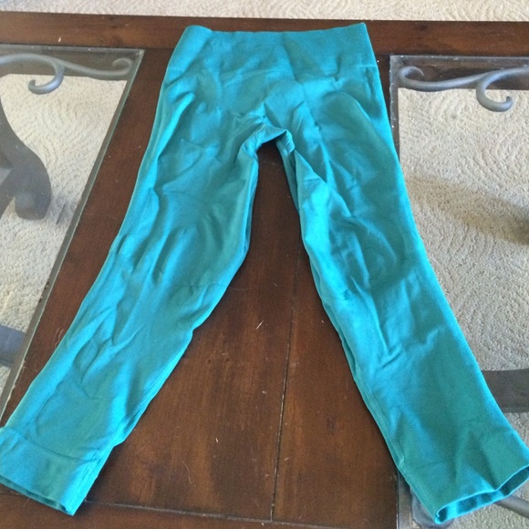 lululemon athletica Pants - Lululemon teal high waisted capris. Never worn 8