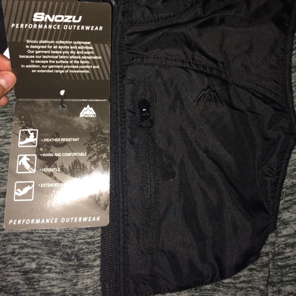 Snow Zip up jacket! Brand New .Tags still on - Picture 3 of 4