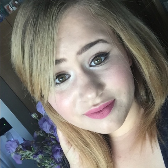 Meet your Posher, Danielle - Picture 1 of 1