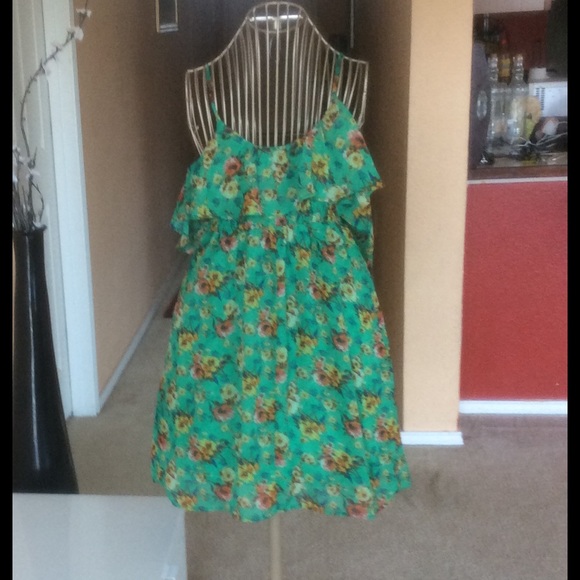 A lovely dress from Xhilaration 🌻🌻🌻 - Picture 2 of 3