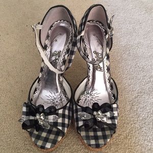 SEYCHELLES Black & White Heels