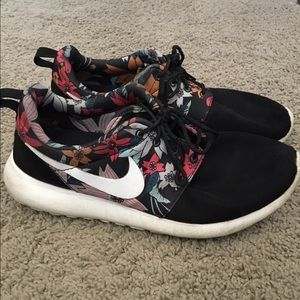 Floral Nike roshe