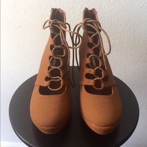 LACE UP WEDGE BOOTIES