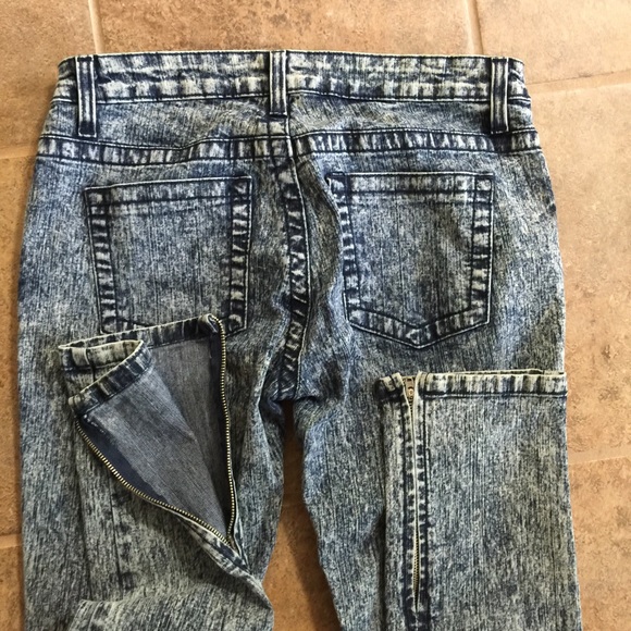 Urban Outfitters Denim - 🍭 Urban Outfitters Acid Wash Skinny Jeans 🍭