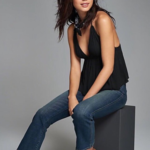 SOLD IN A BUNDLE🌺SUPER CUTE SUPER SEXY TOP🌺 - Picture 2 of 4