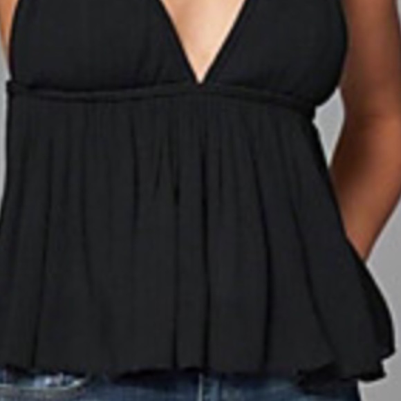 SOLD IN A BUNDLE🌺SUPER CUTE SUPER SEXY TOP🌺 - Picture 4 of 4