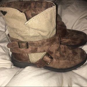 Roxy boots