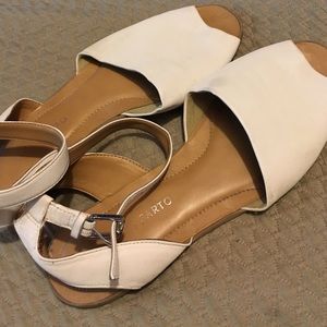 🎊HP🎊 Franco Sarto Cream Leather Sandals