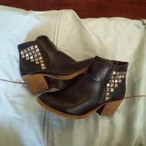 Heeled leather boots with studs