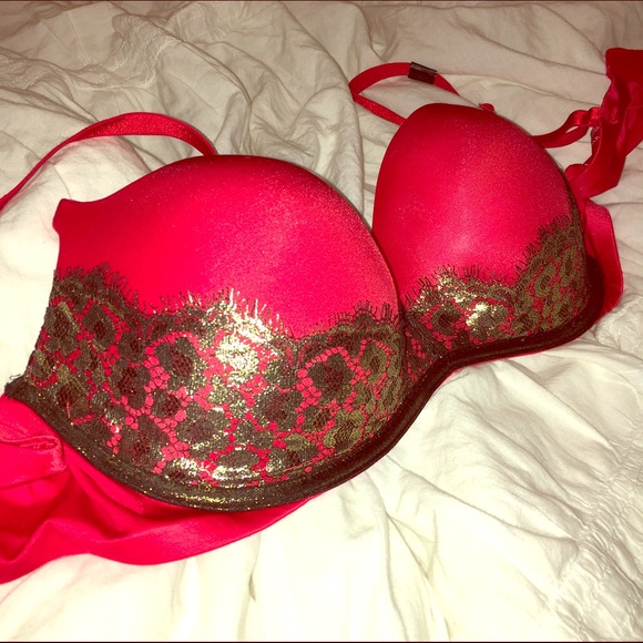 NWT* Victoria's Secret red push up bra