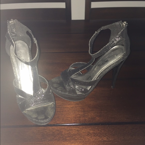 Heels size 6