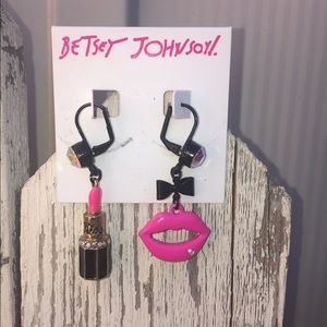 Betsey johnson lips earrings
