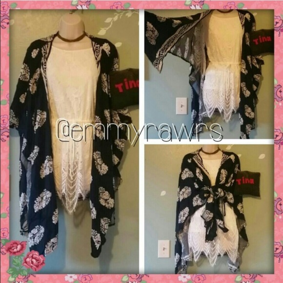 The KEIRA Vintage Kimono Leaf Scarf Cardigan - Picture 3 of 3