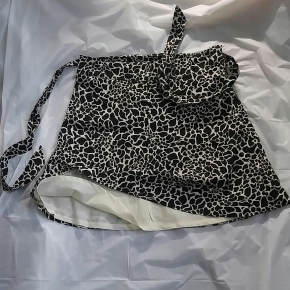 Skirt - Picture 3 of 4