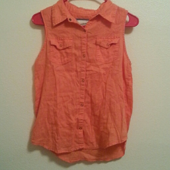 Sleeve-less Button up