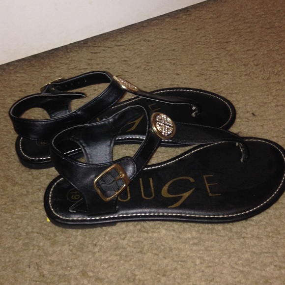 Sandals. - Picture 1 of 3