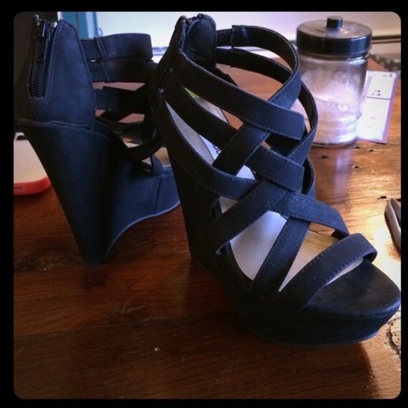 Black Steve Madden wedges!