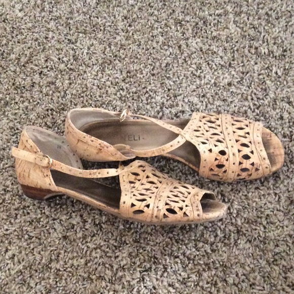 !BOGO! Vaneli sandals