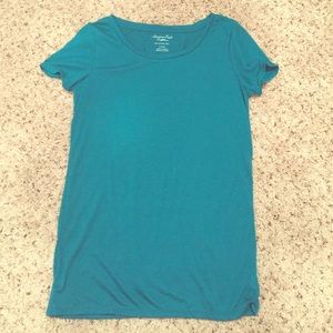 American Eagle green favorite tee