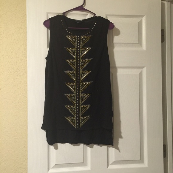 ✂️FINAL ✂️Studded top