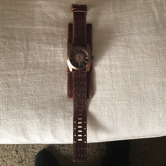 Men's Fossil watch, genuine leather band.