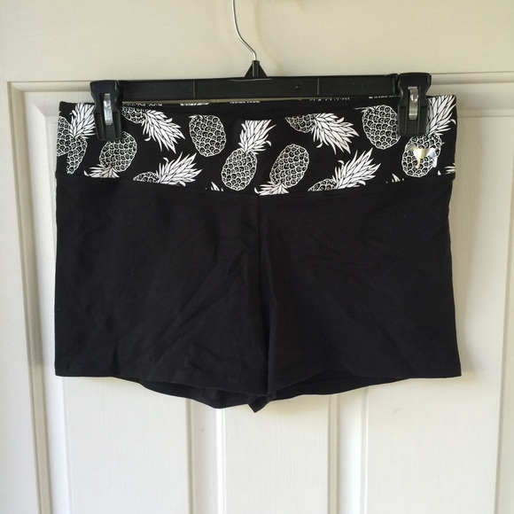 Victoria's Secret PINK Yoga Shorts Pineapple Print