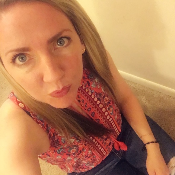 Meet your Posher, Carolyn - Picture 3 of 3